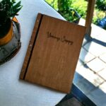 Premium A4 Holz-Menükartenhüllen im Set (20 / 30 / 50) – mit Logo-Gravur – Bild 9