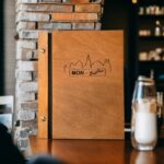 Speisekartenhülle aus Holz A5 personalisiert – Restaurant, Bar, Hotel | Gastro